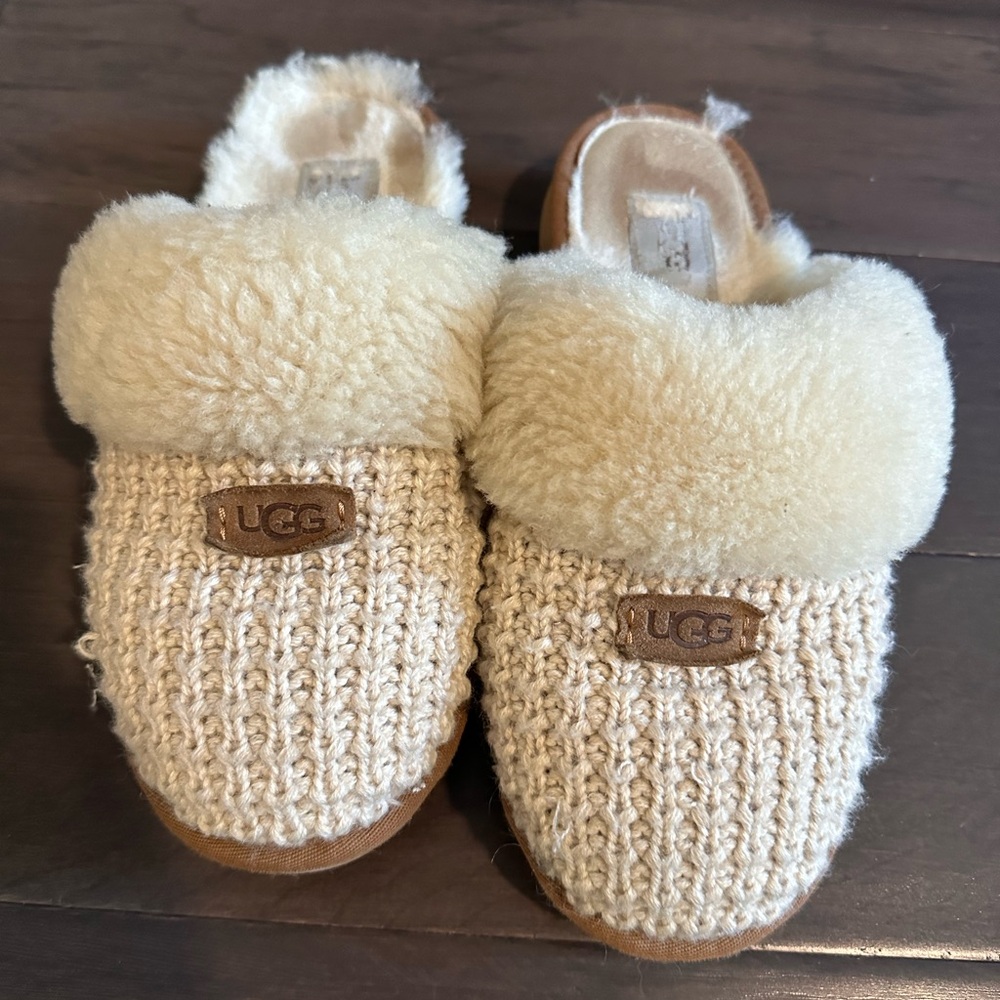 UGG Cozy Knit Slippers. Cream color. Size 8.